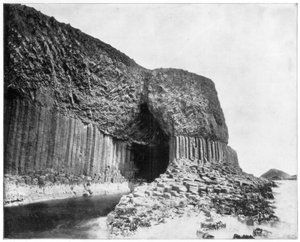 Fingals Grot, Schotland door John L. Stoddard