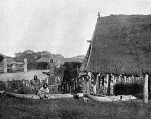 Inboorlingen van Jesso-eiland in Japan hier van Aboriginals foto door John Lawson Stoddard (1850-1931) Reiziger en Conferencier Educatieve publicatie voor -Chicago (zw/w foto)