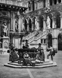 Het hof van het hertogelijk paleis in Venetië, Italië, ca. 1890 door John Lawson Stoddard