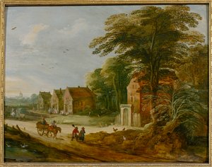 Reizigers die door een dorp trekken