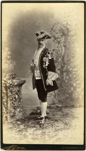 Peter Marie, Kostuumbal