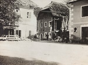 Album "Meine weltkriegs - Erinnerungen Zuid-West Front (Karinthië, Italië, Zuid-Tirol) 31/03/1915-12/11/1918 - Josef Zohles Wenen": plein met puin door Josef Zohles
