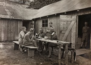 Album "Meine weltkriegs - Erinnerungen South-West Front (Karinthië, Italië, Zuid-Tirol) 31/03/1915-12/11/1918 - Josef Zohles Wenen": soldaten tijdens een pauze