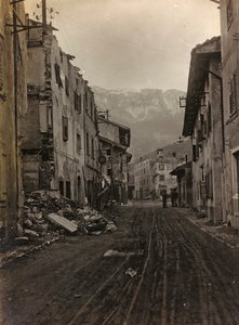 Album "Meine weltkriegs - Erinnerungen South-West Front (Karinthië, Italië, Zuid-Tirol) 31/03/1915-12/11/1918 - Josef Zohles Wenen": puin in Pontebba