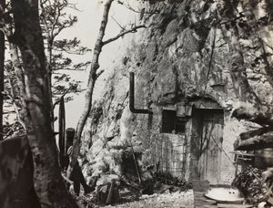 Album "Meine weltkriegs - Erinnerungen South-West Front (Karinthië, Italië, Zuid-Tirol) 31/03/1915-12/11/1918 - Josef Zohles Wien": oorlogsschuilplaats door Josef Zohles