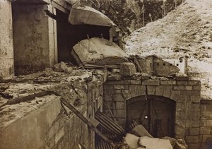 Album "Meine weltkriegs - Erinnerungen South-West Front (Carinthia, Italië, South Tyrol) 31/03/1915-12/11/1918 - Josef Zohles Wien": puin van een fabriek