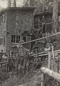 Album "Meine weltkriegs - Erinnerungen Zuidwestfront (Karinthië, Italië, Zuid-Tirol) 31/03/1915-12/11/1918 - Josef Zohles Wien": militair kamp door Josef Zohles