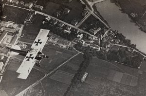 Album "Meine weltkriegs - Erinnerungen Zuidwestfront (Karinthië, Italië, Zuid-Tirol) 31/03/1915-12/11/1918 - Josef Zohles Wien": vliegtuiginspectie door Josef Zohles