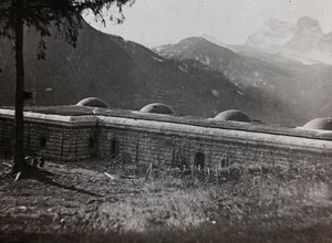 Album "Meine weltkriegs - Erinnerungen South-West Front (Karinthië, Italië, Zuid-Tirol) 31/03/1915-12/11/1918 - Josef Zohles Wien": een Italiaanse vesting door Josef Zohles