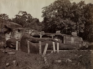 De Paranirvana van Boeddha, Gal Vihara, Polonnaruwa, Ceylon, 1870-1871 door Joseph Lawton