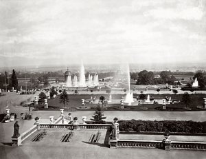 Het Crystal Palace in Londen: terrassen en fonteinen, c.1870 door Joseph Paxton