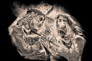 Jezus en Maria, uit de serie, Kruisweg 2015 (foto) door Joy Lions