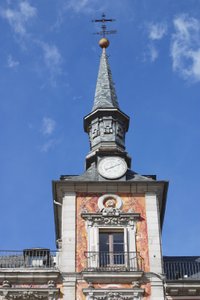 Toren van een van de huizen met balkon door Juan Gomez de Mora
