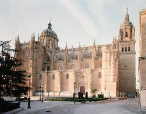 Uitzicht op de Catedral Nueva vanuit het noorden door Juan and Rodrigo Gil de Hontanon