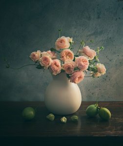 Stilleven met roze rozen door Judy Tseng