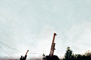 Luchtafweergeschut in actie: sinds 21 februari zijn 25 vliegtuigen en een ballon neergeschoten door de batterijen, Verdun, september 1916 door Jules Gervais Courtellemont