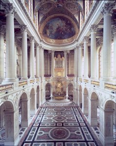 Interieur van de kapel, begonnen in 1699 en voltooid door Robert de Cotte in 1710