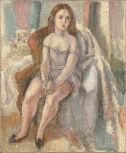 Jonge vrouw in witte chemise