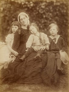 Mevrouw Herbert Duckworth met Florence Fisher, George Duckworth en Herbert Fisher, augustus 1872