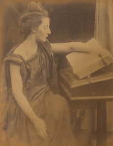 [Vrouw in gewaden leest een boek], 1870