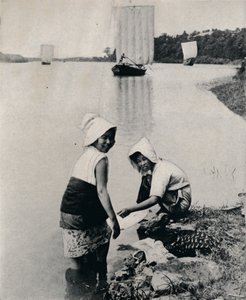 Een wasserij aan de rivieroever, ca. 1900, 1921 door Julian Leonard Street