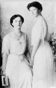 Grootvorstinnen Olga en Tatiana van Rusland, 1910s door K. von Hahn