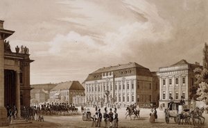 Unter den Linden, Berlijn. Een uitzicht vanaf de Neue Wache richting het Kronprinzenpalais met het Prinzessinenpalais rechts en de Kommandatur links