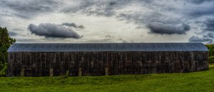 Long Old Barn II, 2020 (foto) door Katha Wood