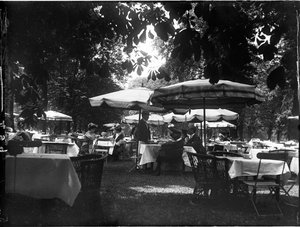 Hyde Park, City Of Westminster, London, 27/04/1905 door Katherine Jean Macfee