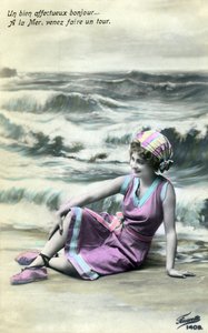 Vrouw op het strand, ca. begin 1900 (ansichtkaart)