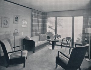 De woonkamer van een huis ontworpen door Howard T. Fisher voor Miss Ruth Page, 1935 door Kaufman and Fabry Co
