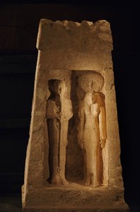 Een vrijstaande schrijn, een naos, van Ptah en Sekhmet, Nieuwe Koninkrijk door Kenneth Garrett
