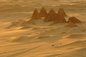 Gebel Barkal, Tempelcomplex, Farao Taharka, Mut tempel, B300, Kareima stad, Nijl rivier, 2007 door Kenneth Garrett