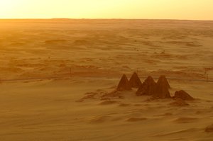 Gebel Barkal, Tempelcomplex, Farao Taharka, Mut tempel, B300, Kareima stad, Nijl ri..., 2007 (foto)