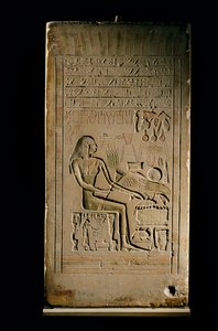 Kalkstenen stèle van Lady Senetities, Egyptisch Museum, Caïro
