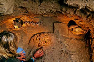 Moche; Begrafenissen; Huaca Dos Cabezas-Jecetepeque, Alana Cordy-Collins, Mummie door Kenneth Garrett
