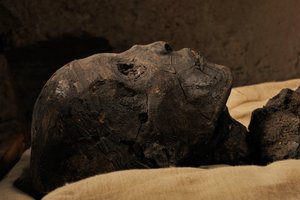 Mummie van Koning Toet, 18e Dynastie; Nieuwe Koninkrijk; het Egyptisch Museum; Caïro; Egypte door Kenneth Garrett