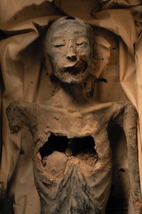 Mummie van de moeder van Koning Toet (bekend als de Jongere Dame) door Kenneth Garrett