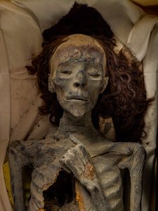 Mummie van Tiye, vrouw van Amenhotep III en grootmoeder van Toetanchamon. 18e Dynastie; Nieuwe Koninkrijk, 2005 door Kenneth Garrett