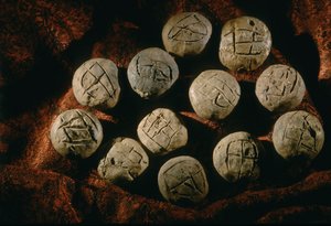 Ronde bullae; artefact, Oxus-beschaving; Turkmenistan; Gonor Depe-site; Victor Sarianidi door Kenneth Garrett