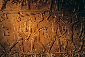 Tombe van Kheruf, rentmeester van Tiye, stokgevecht met papyrus stelen; 18e dynastie door Kenneth Garrett