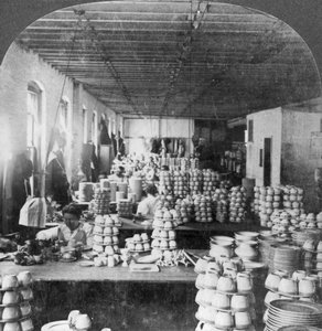 Kunstenaars decoreren porselein, Trenton, New Jersey, VS, begin 20e eeuw door Keystone View Company