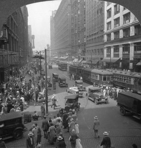 In het hart van het winkelgebied op State Street, Chicago, Illinois, VS, begin 20e eeuw door Keystone View Company