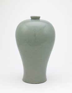 Fles met ingesneden ontwerp van vier lotus sprays, Koryo-periode, eerste helft van de 12e eeuw door Korean School
