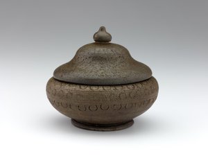 Cineraire urn met ingedrukte decoratie, late 7e eeuw door Korean School