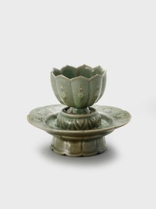 Beker en standaard, laat 12e-begin 13e eeuw (Steengoed met ingelegde slipdecoratie en celadonglazuur) door Korean School