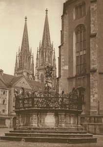 Regensburg, fontein van 1721 op de Neupfarrplatz en kathedraaltorens