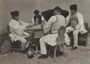 Roemenië: Poiana-Sibiului, genieten van een glas wijn door Kurt Hielscher