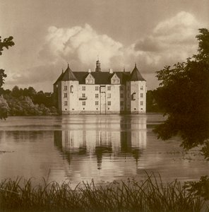 Schloss Glucksburg bei Flensburg (Schleswig) door Kurt Hielscher
