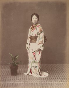 [Vrouw met potplant]. door Kusakabe Kimbei